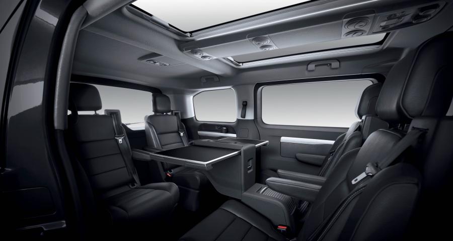 Интерьер Peugeot Traveller 2016 года  (фото 32 из 39)